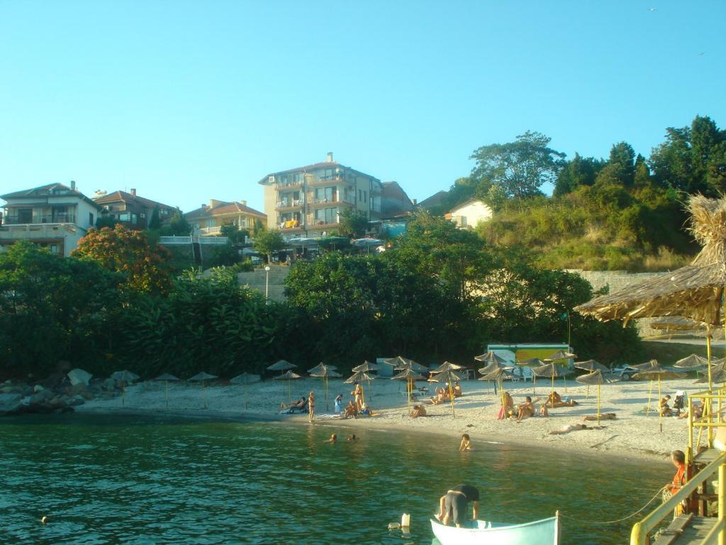 Guest House Ianis Paradise Nesebar Exterior photo