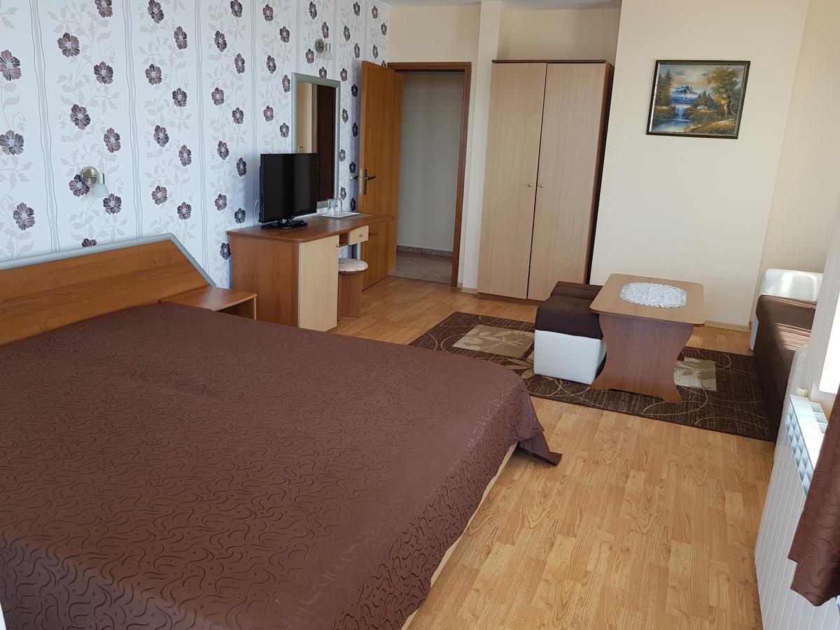 Guest House Ianis Paradise Nesebar Exterior photo